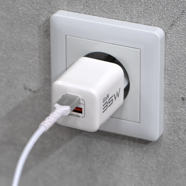 Blavec Wall charger BC-4 GaN - USB + Type C - 35W 3A (TCBC4G-UCW353A) white